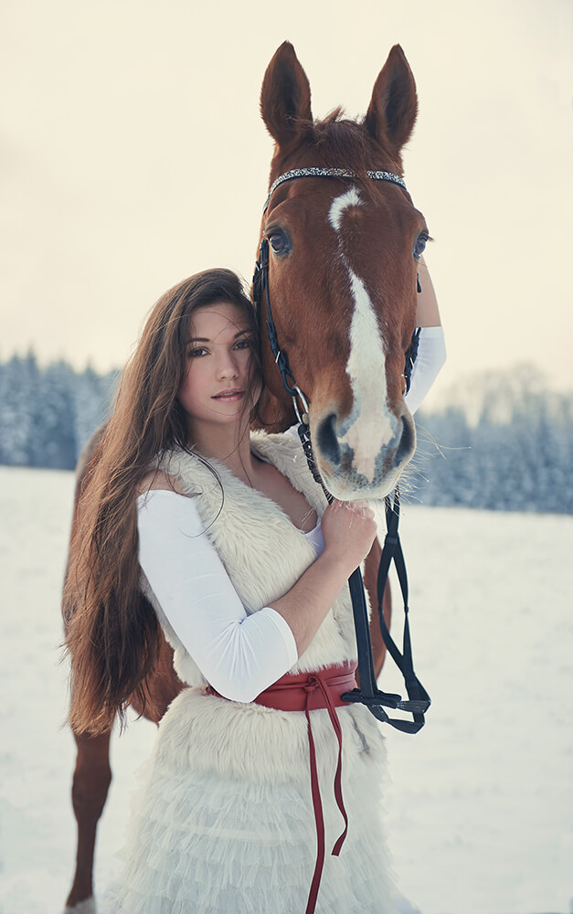 ursula schmitz, portrait, photography, vienna, austria, destination, winter, snow, wonderland, sunshine, early morning, horse, girl, beauty