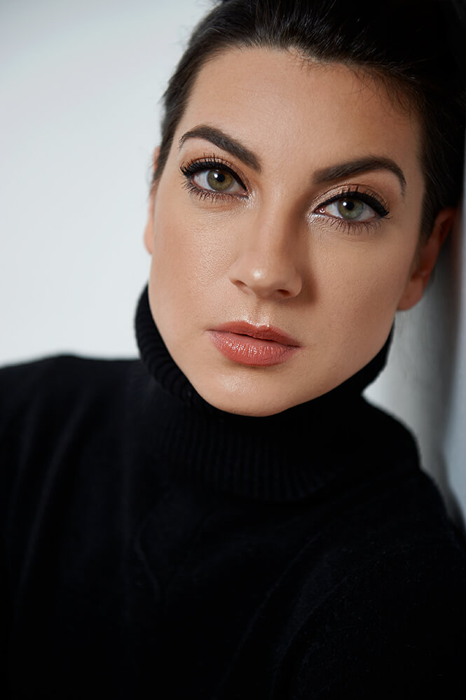 sophia grabner, actress, homephotoshoot, portraitphotography, vienna, austria, headshots, personal branding, ursula schmitz
