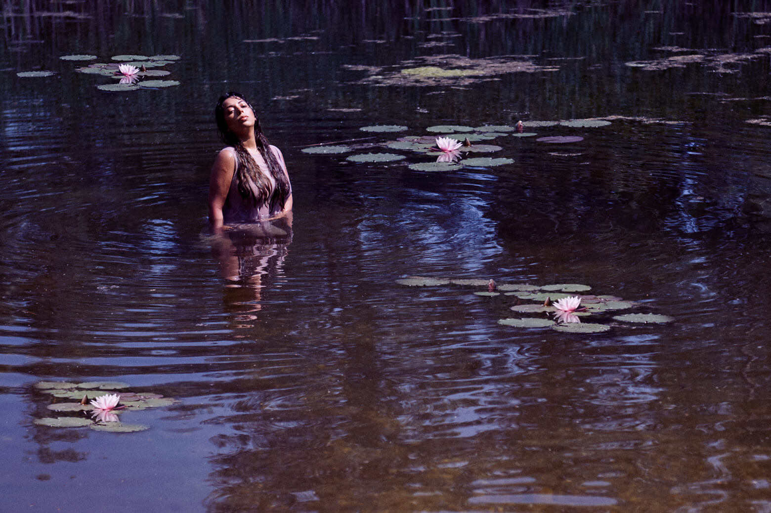 ophelia, watershoot, vienna, portraiture, fotografie, wien, ursula schmitz, seerosen, mühöwasser, wasser, sommer, beauty