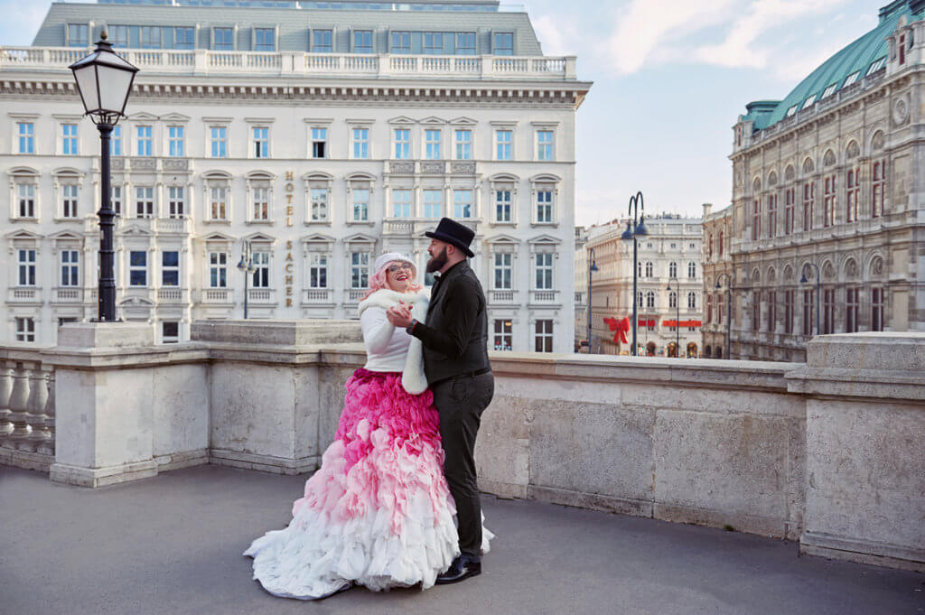 A pink tiny wedding in Vienna and a love affair with Vienna!