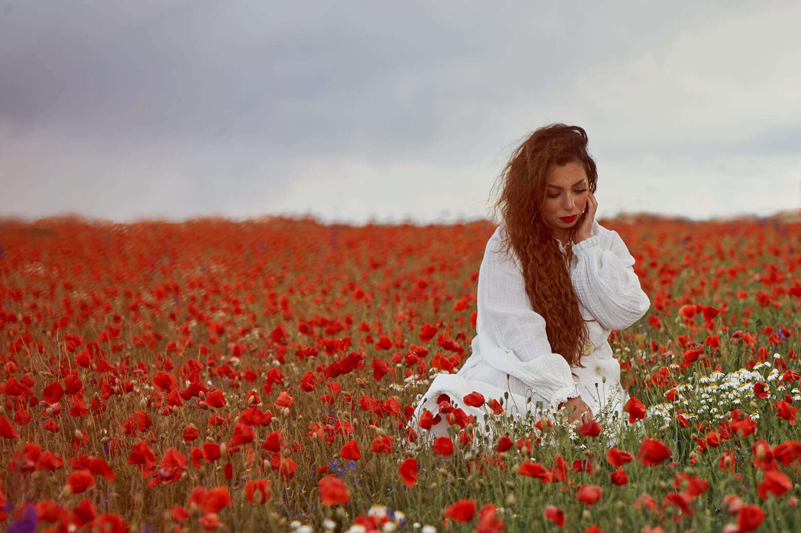 Wenn im Frühling wieder alle Felder ganz rot werden und die Mohnblumen wieder blühen, ein Fotoshoot mit Mohnblumen.