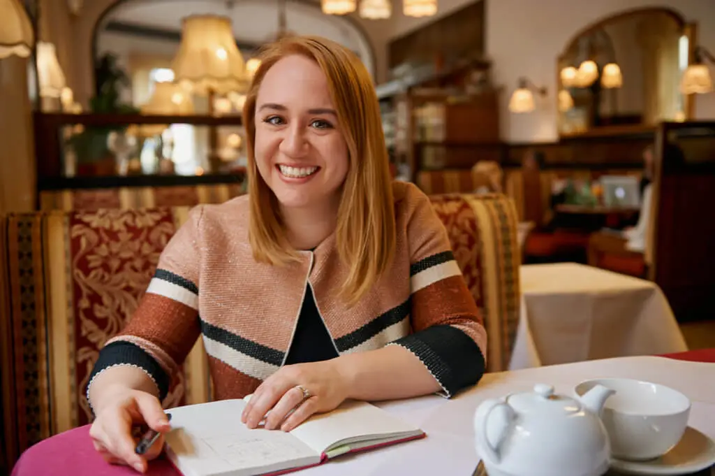 Katherine Dove Schon baut einfach zu bedienende Websites für EPU und KMU.